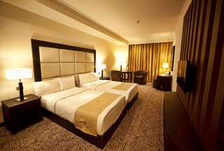 Отель Hotel National Ереван Двухместный номер Делюкс с 1 кроватью или 2 отдельными кроватями-1