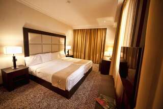 Отель Hotel National Ереван Двухместный номер Делюкс с 1 кроватью или 2 отдельными кроватями-2