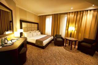 Отель Hotel National Ереван Двухместный номер Делюкс с 1 кроватью или 2 отдельными кроватями-3