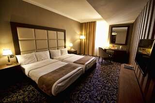 Отель Hotel National Ереван Двухместный номер «Комфорт» с 1 кроватью или 2 отдельными кроватями-2