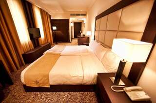 Отель Hotel National Ереван Двухместный номер Делюкс с 1 кроватью или 2 отдельными кроватями-6