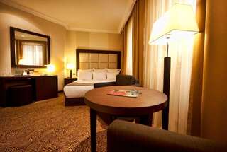 Отель Hotel National Ереван Двухместный номер Делюкс с 1 кроватью или 2 отдельными кроватями-7