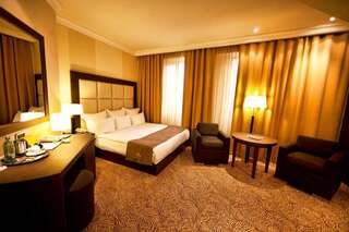 Отель Hotel National Ереван Двухместный номер Делюкс с 1 кроватью или 2 отдельными кроватями-10